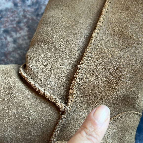 UGG RARE Classic Short US 7 with Red cable trim - Excellent Condition - Picture 16 of 16